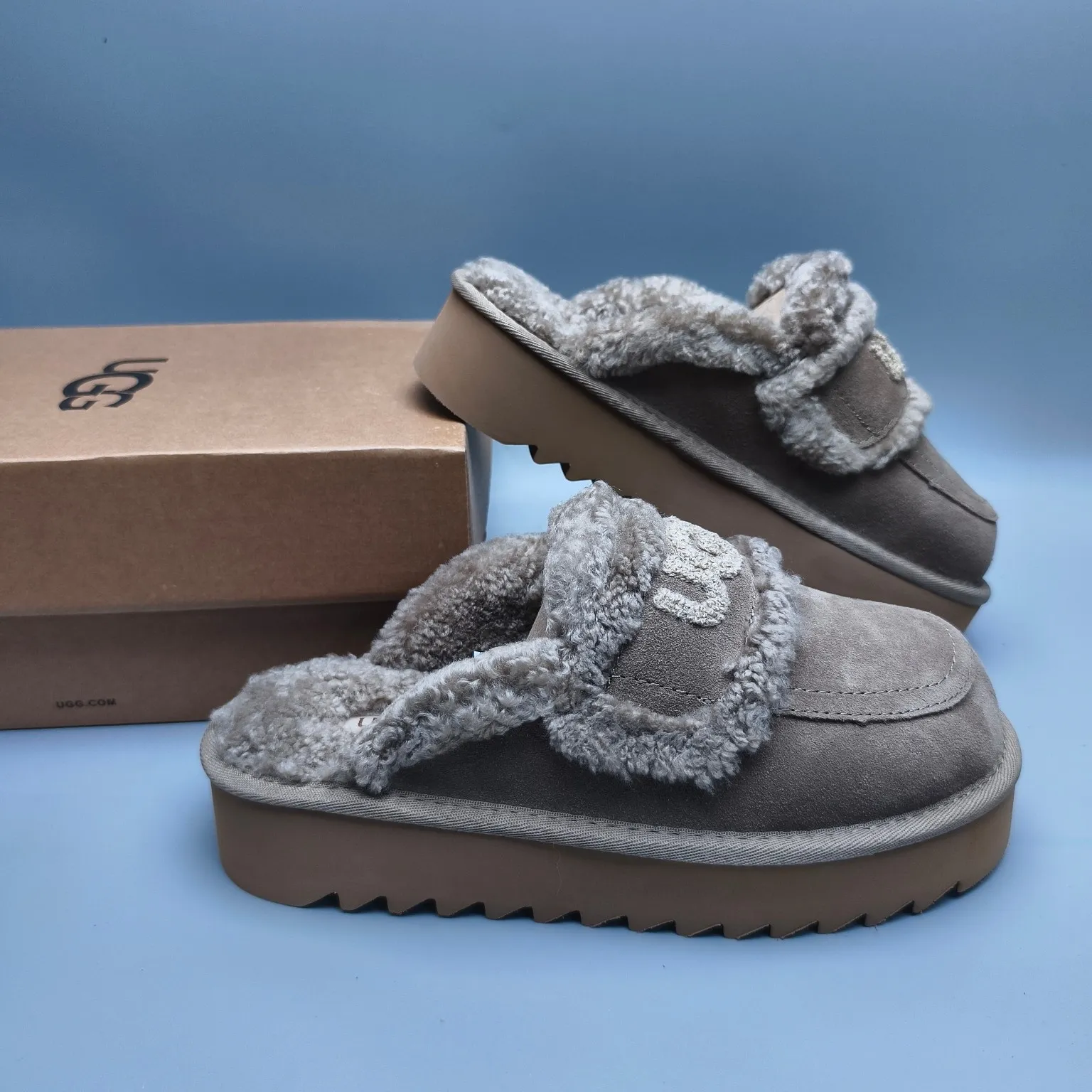 💰480 UGG sheepskin all-in-one snow boots 1208 Thick-soled curly fur casual fur flip flops with large logo Color: maroon sand antelope brown black chocolate Code number: 35-40 yards